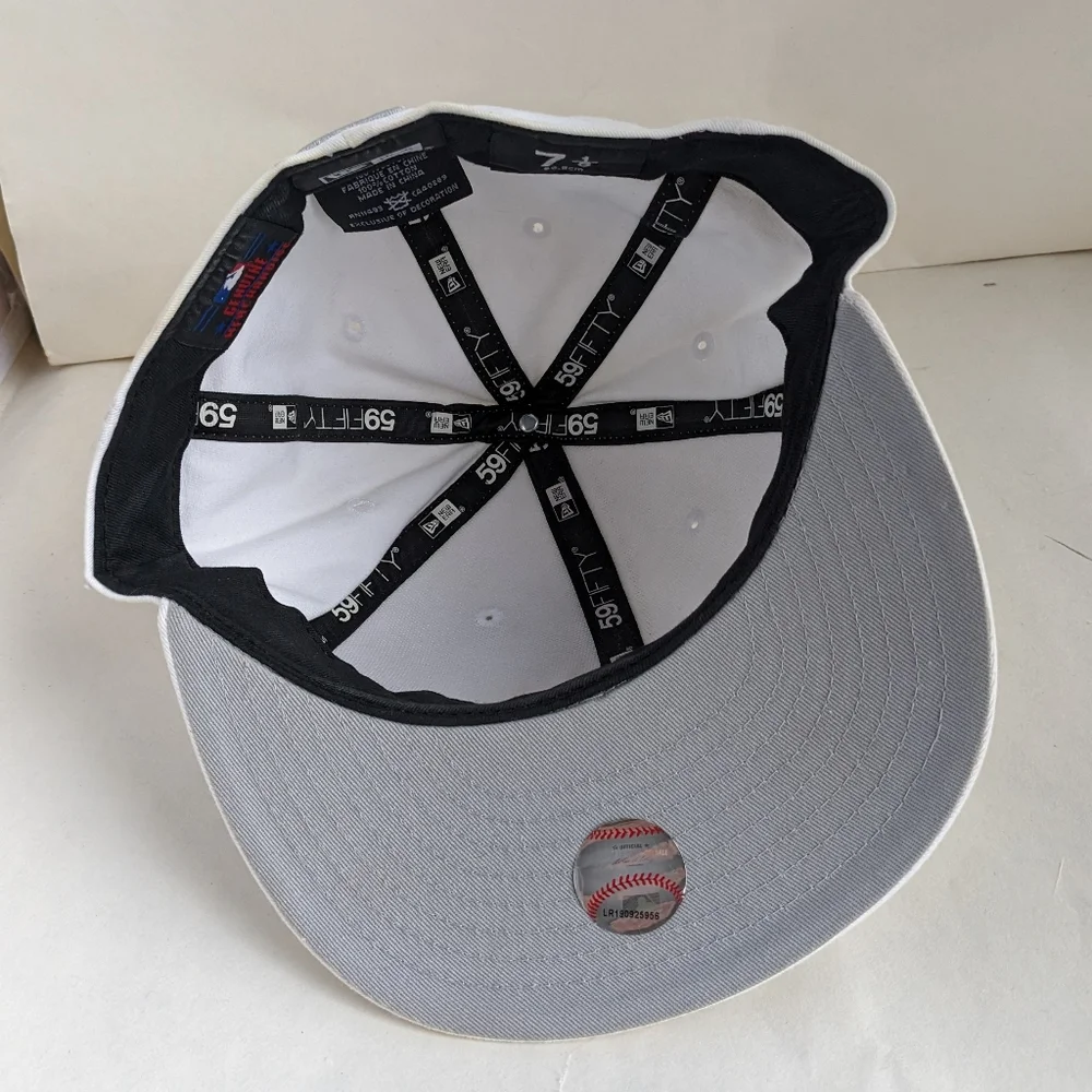 New Era Official MLB New York Yankees 59Fifty Fitted Hat Snapback 7 1/8 WHITE